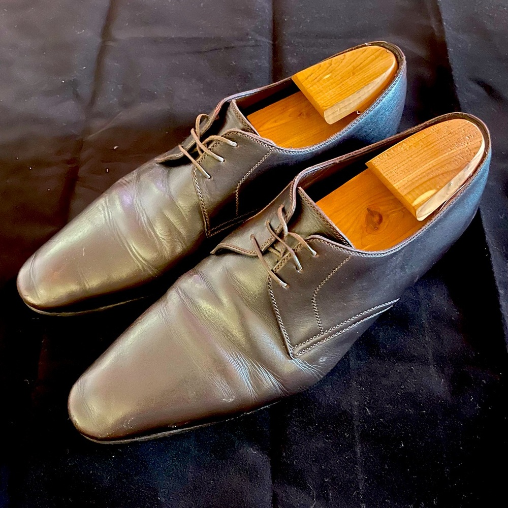 A Testoni dark brown Italian shoes. Beautifully design with supple leather